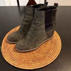 UGG wedge Stylish Grey Suede Ankle Boots size 11 women's waterproof